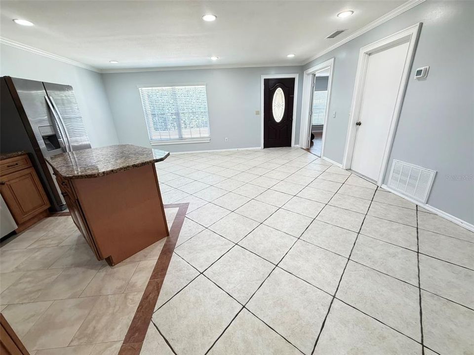 En Venta: $283,000 (3 camas, 2 baños, 1360 Pies cuadrados)