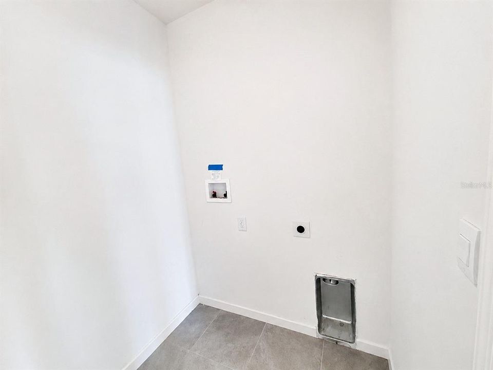 En Venta: $300,000 (4 camas, 2 baños, 1934 Pies cuadrados)