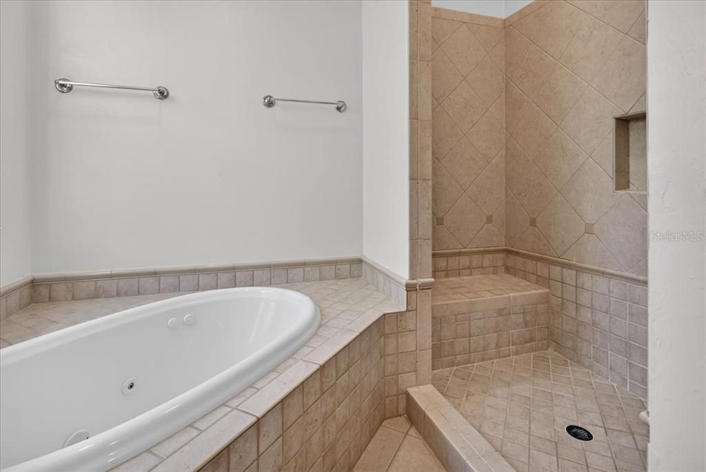 En Venta: $749,900 (5 camas, 4 baños, 2848 Pies cuadrados)