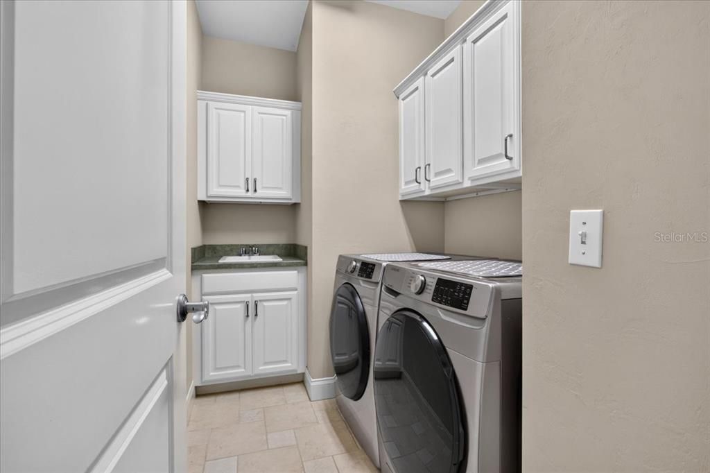 En Venta: $749,900 (5 camas, 4 baños, 2848 Pies cuadrados)