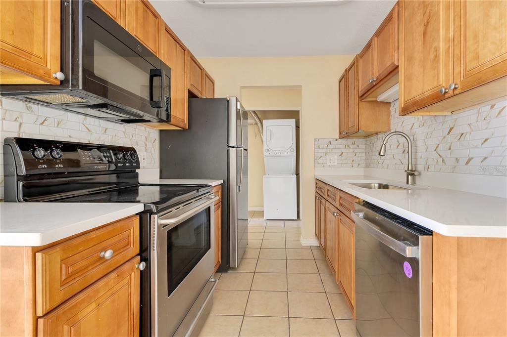 For Rent: $1,600 (2 beds, 1 baths, 881 Square Feet)