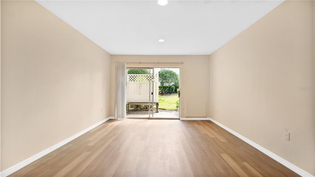 For Rent: $1,600 (2 beds, 1 baths, 881 Square Feet)