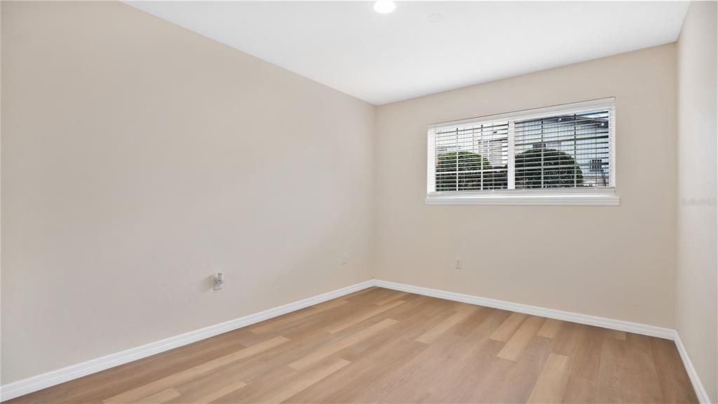 For Rent: $1,600 (2 beds, 1 baths, 881 Square Feet)