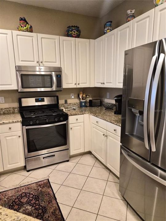 For Rent: $2,300 (2 beds, 2 baths, 1202 Square Feet)