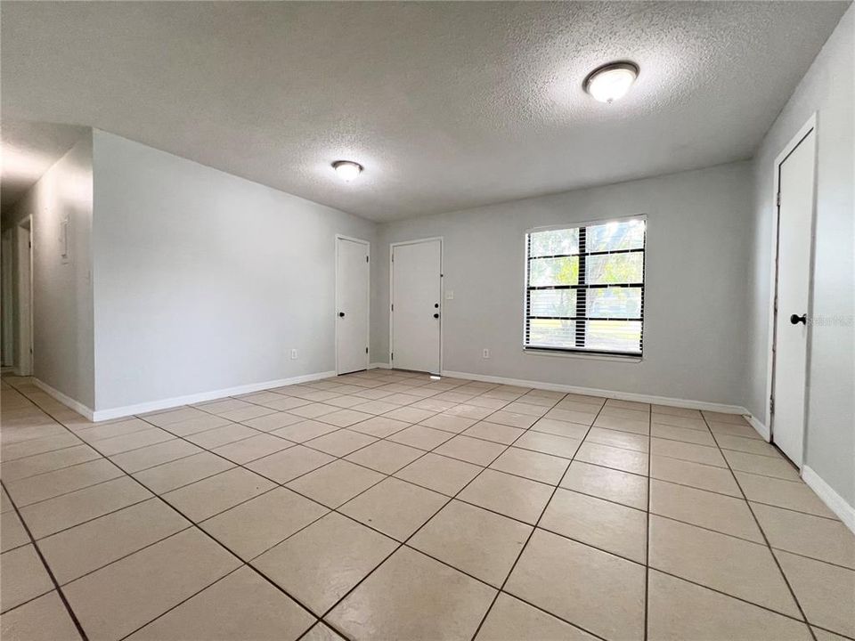 En Venta: $389,900 (3 camas, 2 baños, 1680 Pies cuadrados)