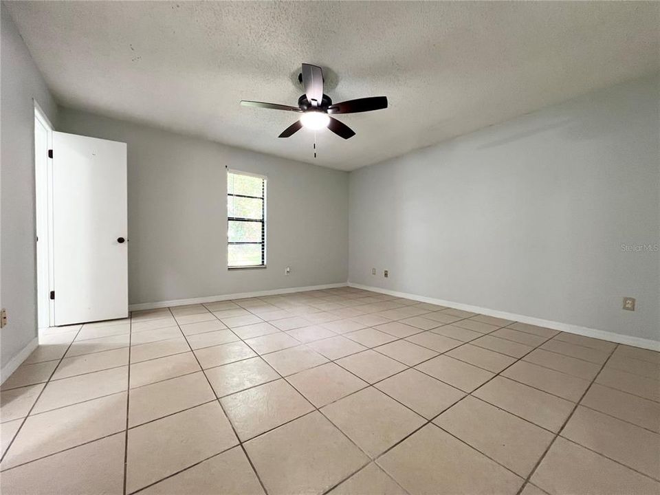 En Venta: $389,900 (3 camas, 2 baños, 1680 Pies cuadrados)