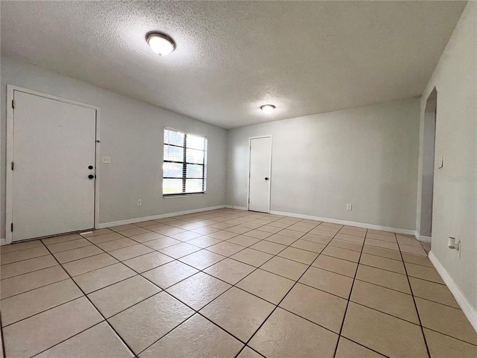 En Venta: $389,900 (3 camas, 2 baños, 1680 Pies cuadrados)
