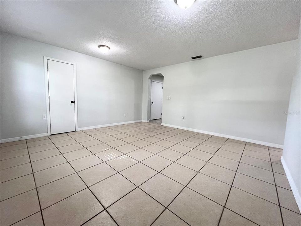 En Venta: $389,900 (3 camas, 2 baños, 1680 Pies cuadrados)