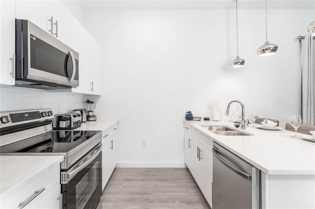 En Renta: $2,700 (5 camas, 4 baños, 2020 Pies cuadrados)