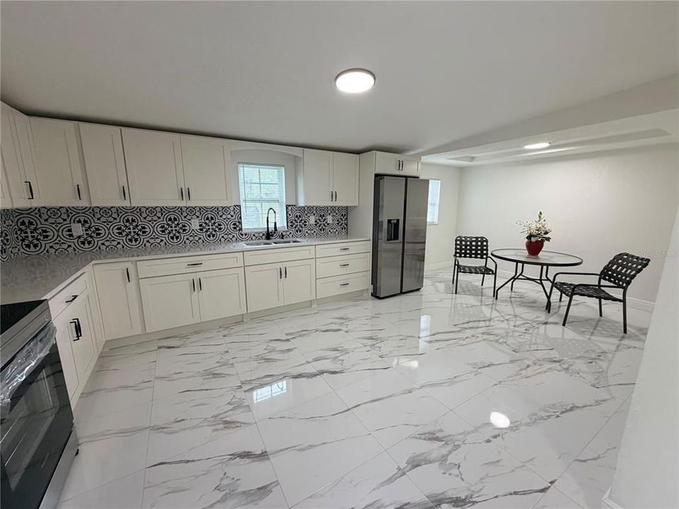 En Venta: $590,000 (5 camas, 3 baños, 1876 Pies cuadrados)
