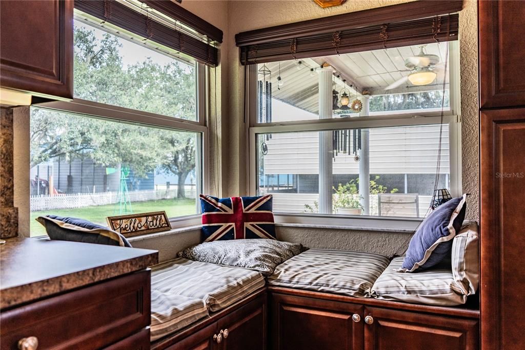 For Sale: $850,000 (3 beds, 2 baths, 1961 Square Feet)