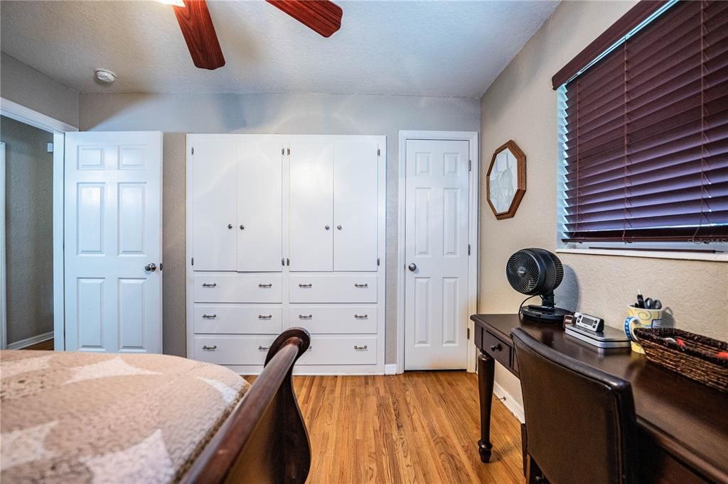 For Sale: $850,000 (3 beds, 2 baths, 1961 Square Feet)