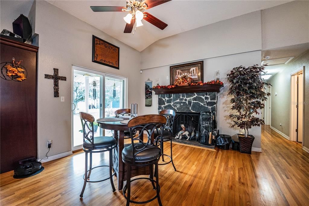 For Sale: $850,000 (3 beds, 2 baths, 1961 Square Feet)