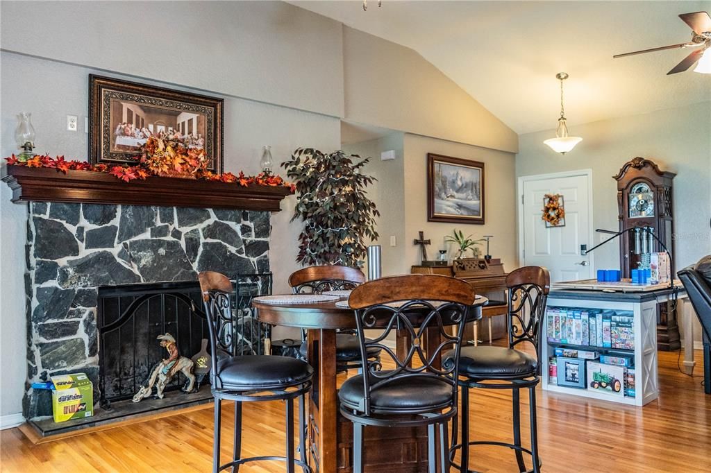 For Sale: $850,000 (3 beds, 2 baths, 1961 Square Feet)
