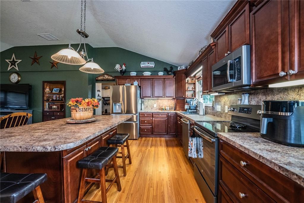 For Sale: $850,000 (3 beds, 2 baths, 1961 Square Feet)