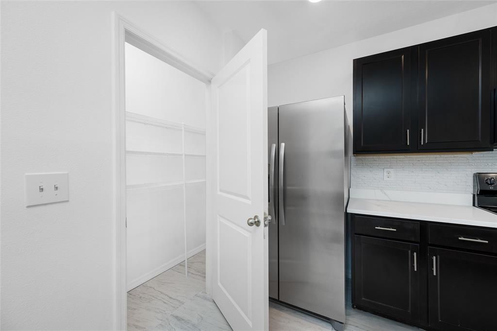 For Rent: $2,200 (3 beds, 2 baths, 1672 Square Feet)
