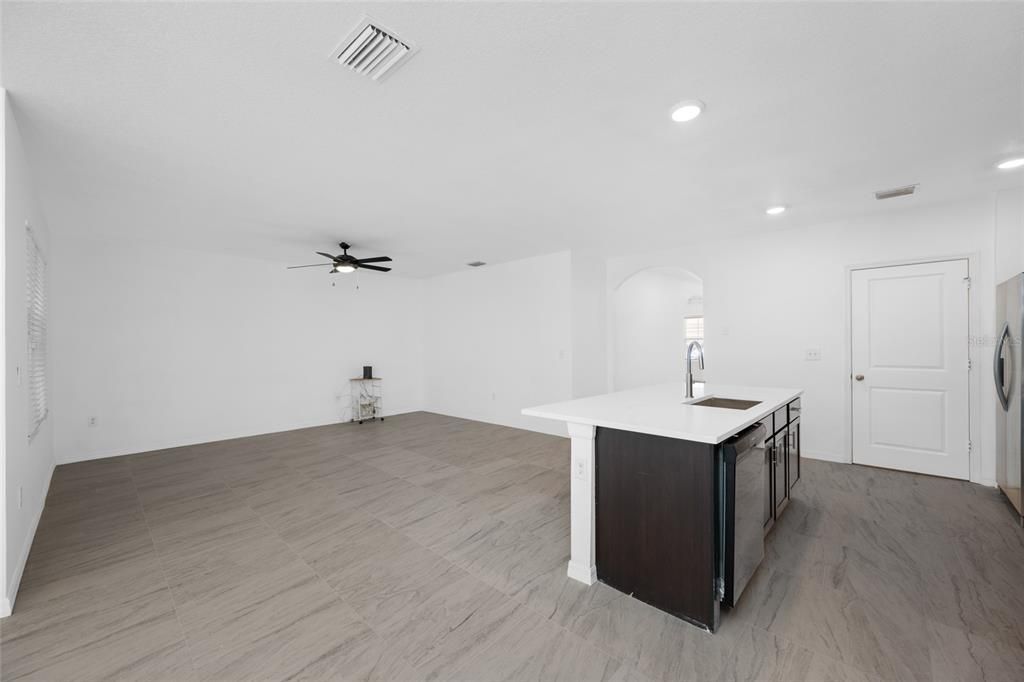 For Rent: $2,200 (3 beds, 2 baths, 1672 Square Feet)