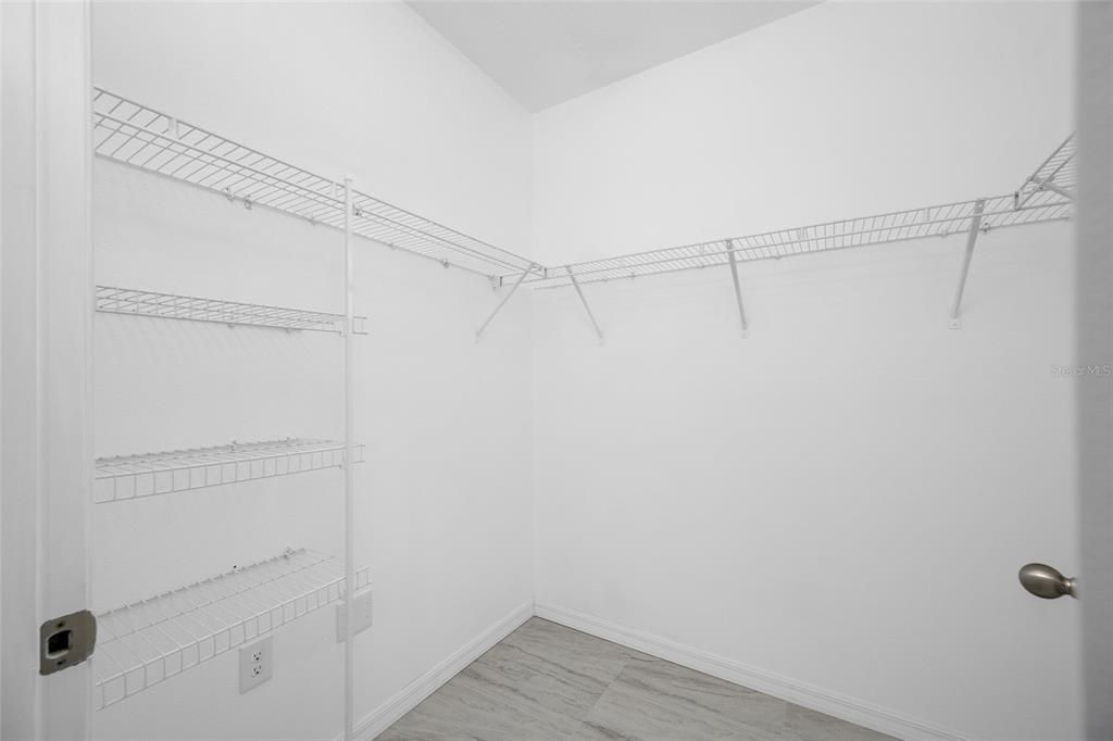 For Rent: $2,200 (3 beds, 2 baths, 1672 Square Feet)