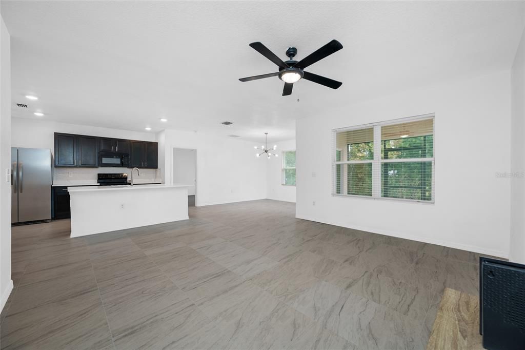 For Rent: $2,200 (3 beds, 2 baths, 1672 Square Feet)