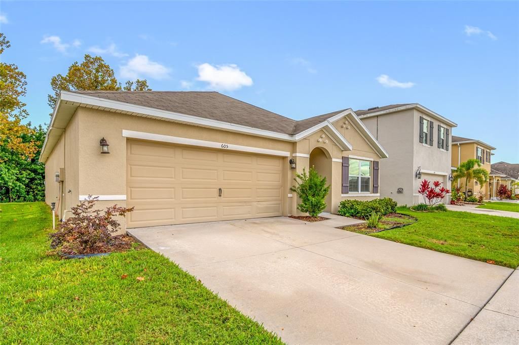 For Rent: $2,200 (3 beds, 2 baths, 1672 Square Feet)