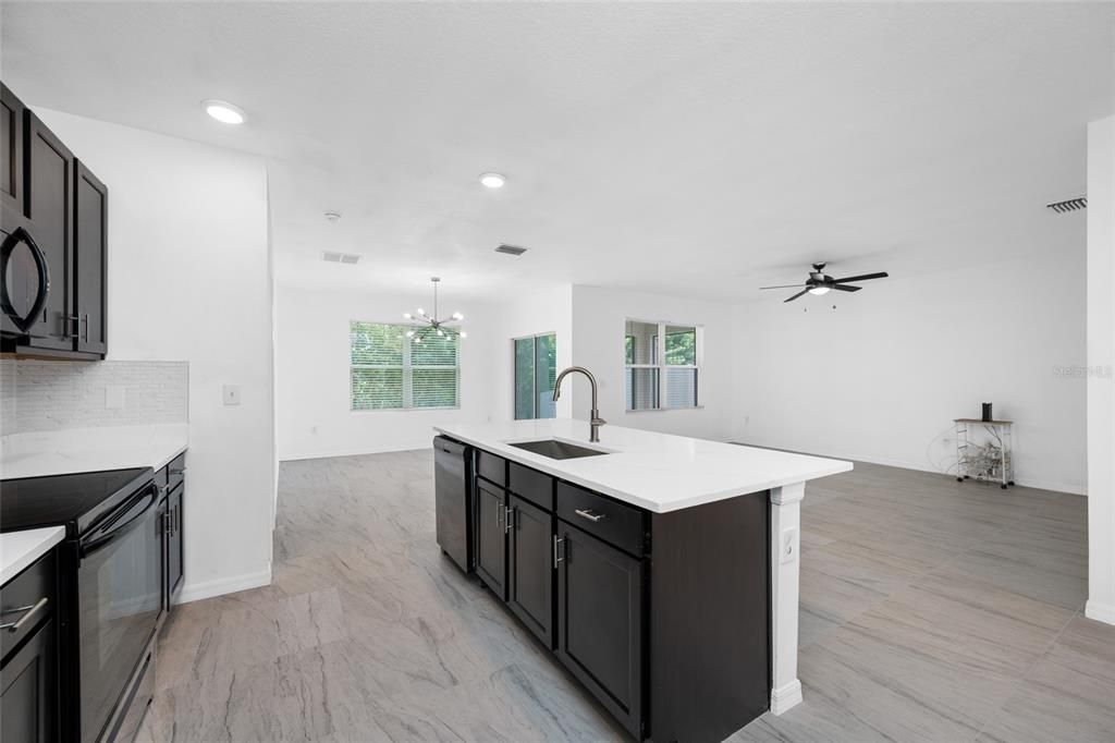 For Rent: $2,200 (3 beds, 2 baths, 1672 Square Feet)