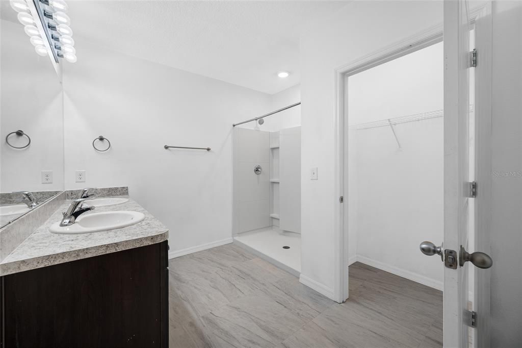 For Rent: $2,200 (3 beds, 2 baths, 1672 Square Feet)