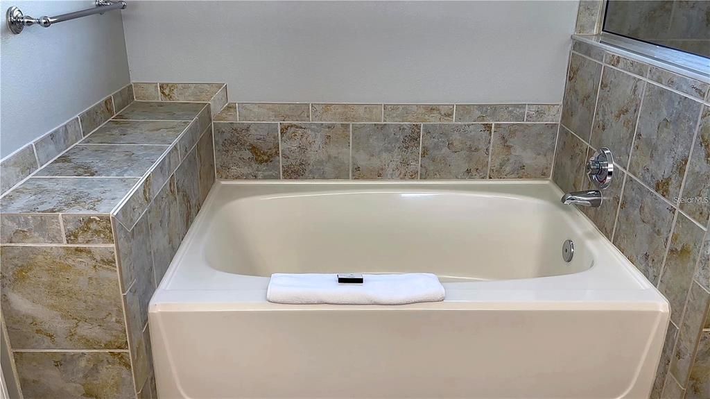 For Sale: $344,900 (3 beds, 3 baths, 1544 Square Feet)