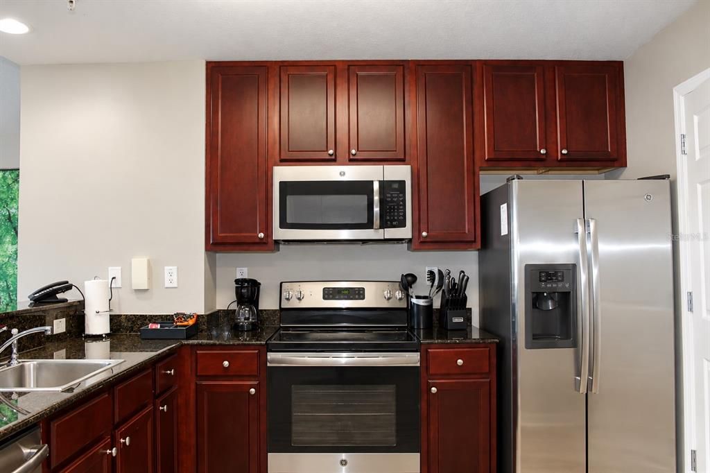 For Sale: $344,900 (3 beds, 3 baths, 1544 Square Feet)
