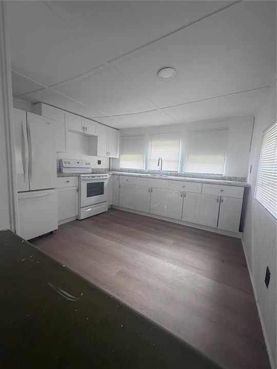 For Sale: $65,900 (2 beds, 1 baths, 672 Square Feet)