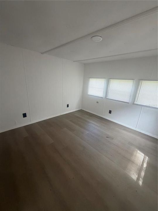 For Sale: $65,900 (2 beds, 1 baths, 672 Square Feet)