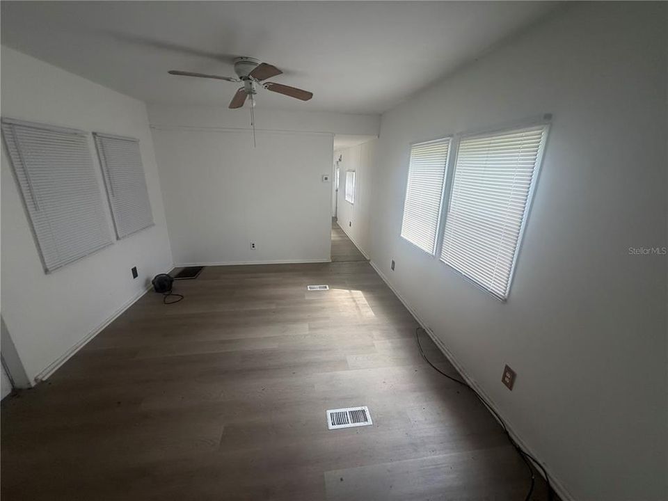 For Sale: $65,900 (2 beds, 1 baths, 672 Square Feet)