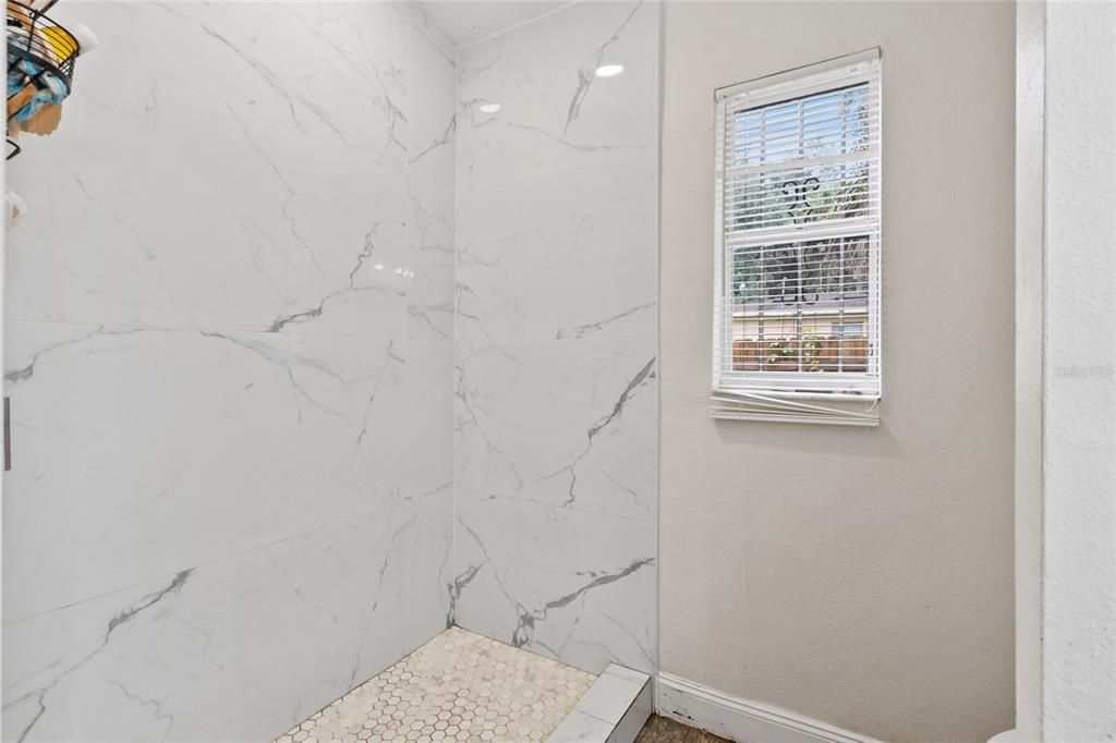 En Venta: $345,000 (3 camas, 2 baños, 1225 Pies cuadrados)