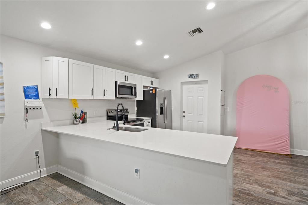 En Venta: $345,000 (3 camas, 2 baños, 1225 Pies cuadrados)
