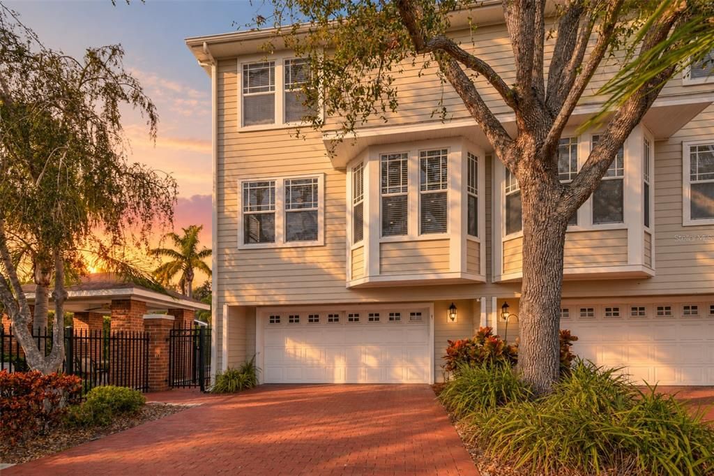На продажу: $624,900 (3 спален, 3 ванн, 1930 Квадратных фут)