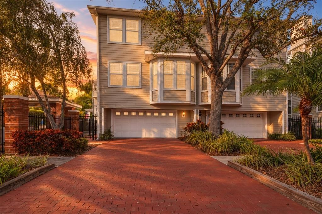 На продажу: $624,900 (3 спален, 3 ванн, 1930 Квадратных фут)