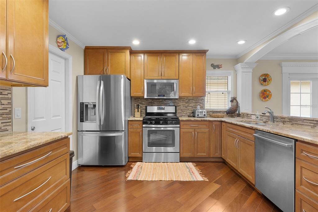 Activo con contrato: $335,000 (2 camas, 2 baños, 1196 Pies cuadrados)