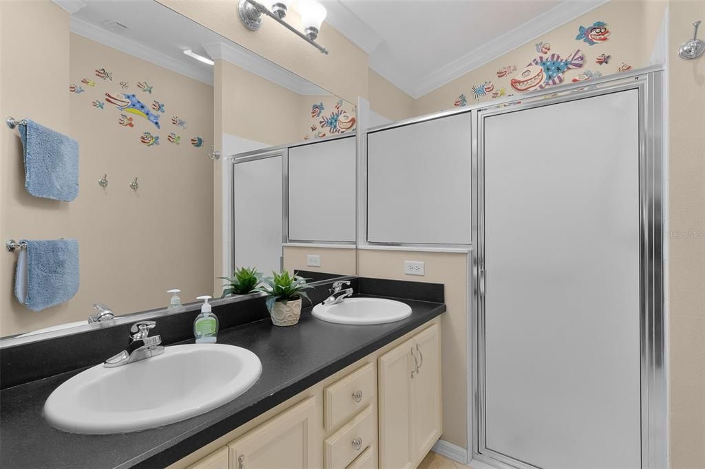 Activo con contrato: $335,000 (2 camas, 2 baños, 1196 Pies cuadrados)