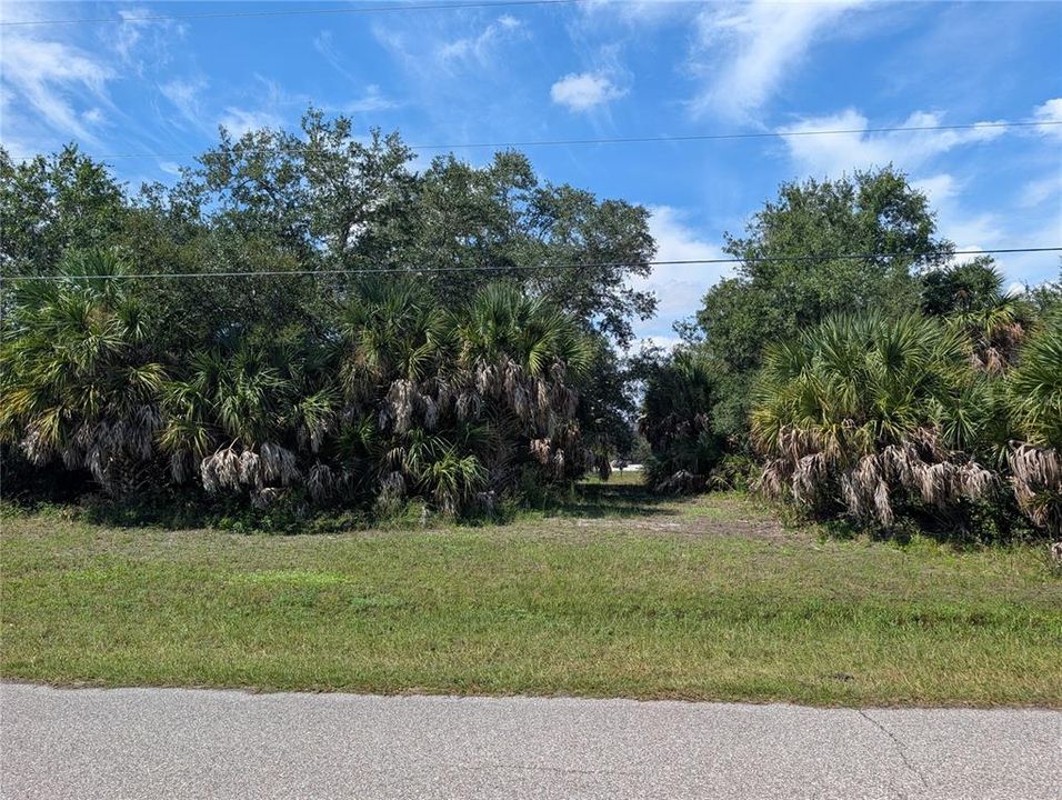 На продажу: $29,900 (0.17 acres)