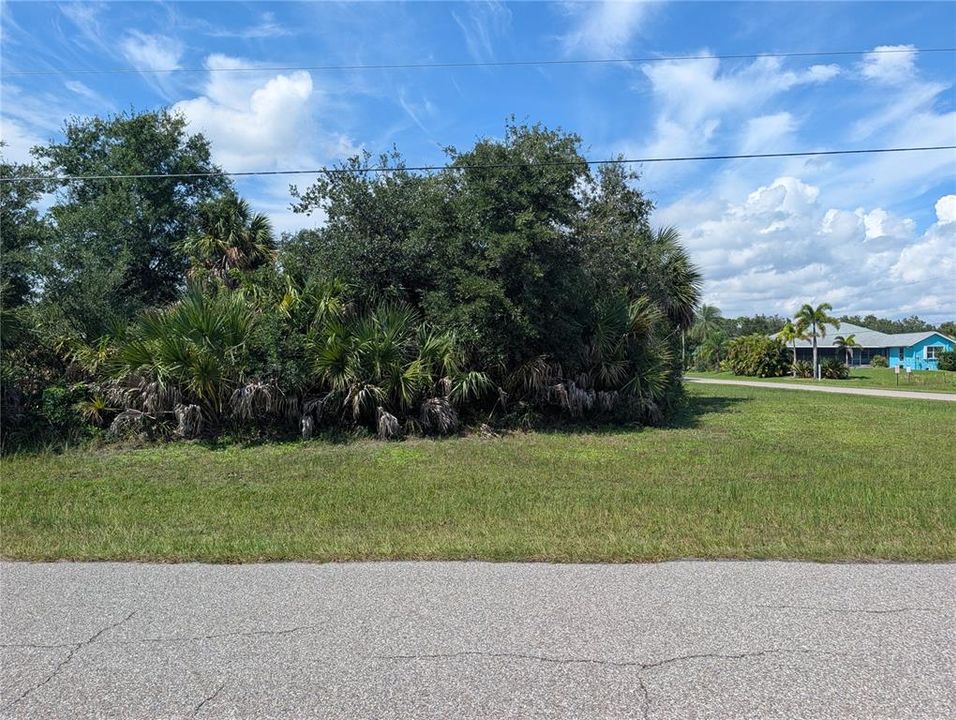 На продажу: $29,900 (0.21 acres)