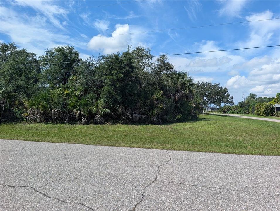 На продажу: $29,900 (0.21 acres)