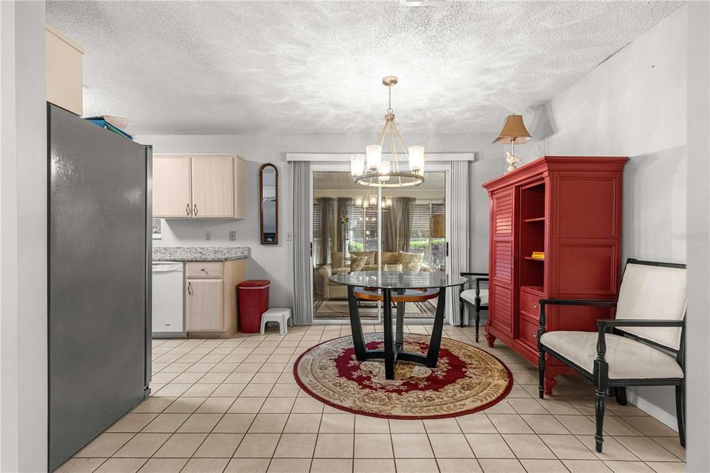 На продажу: $224,900 (2 спален, 2 ванн, 1008 Квадратных фут)