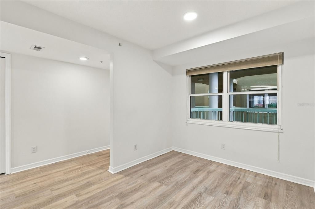 На продажу: $249,900 (2 спален, 2 ванн, 1400 Квадратных фут)