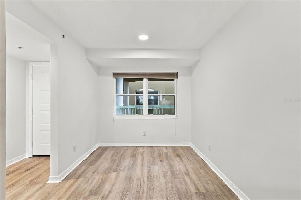 На продажу: $249,900 (2 спален, 2 ванн, 1400 Квадратных фут)