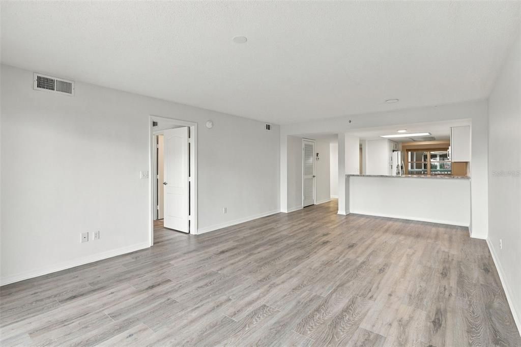На продажу: $249,900 (2 спален, 2 ванн, 1400 Квадратных фут)