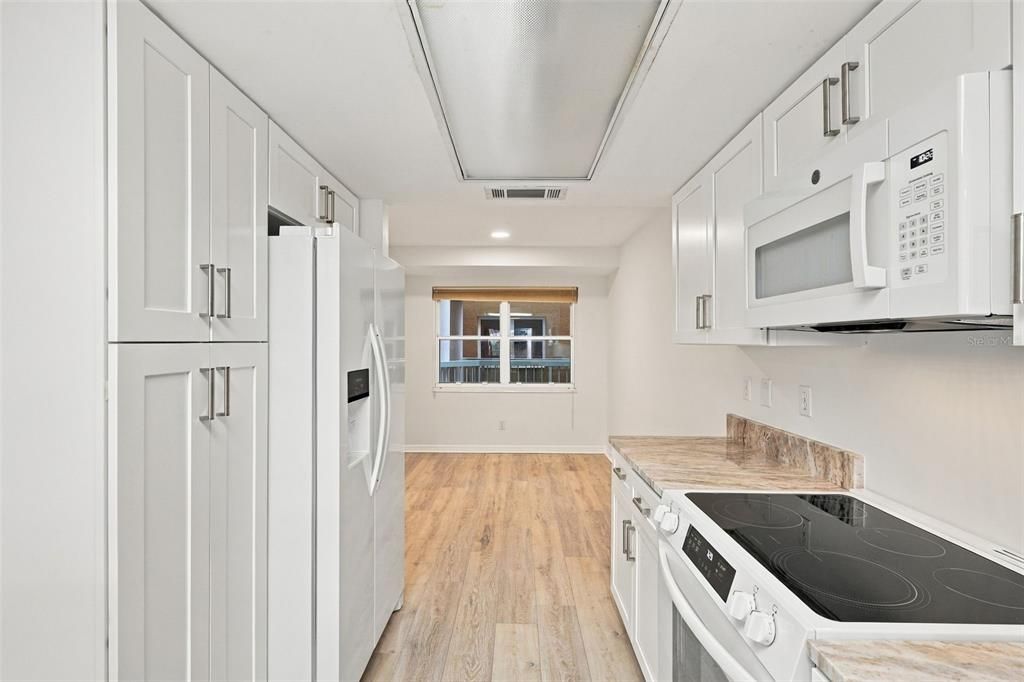 На продажу: $249,900 (2 спален, 2 ванн, 1400 Квадратных фут)
