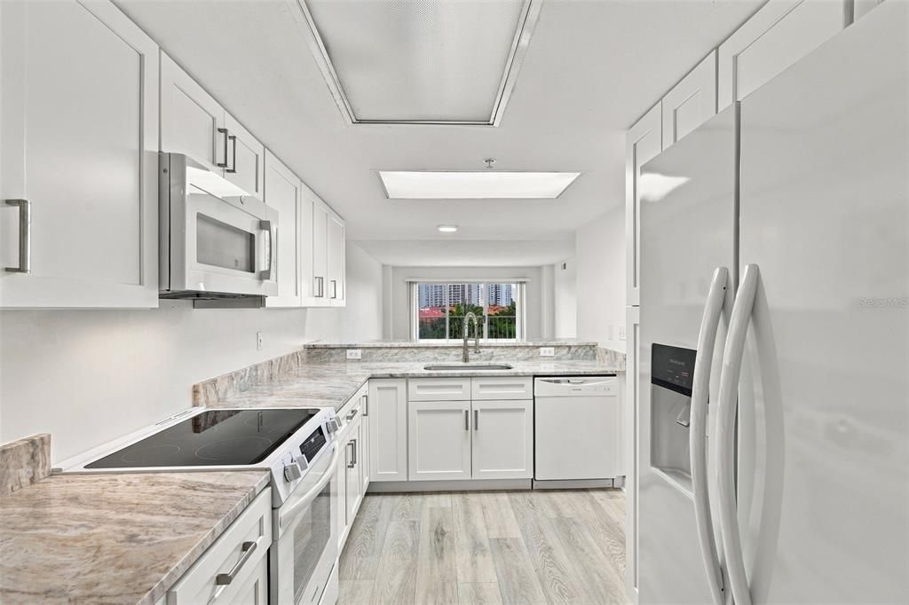 На продажу: $249,900 (2 спален, 2 ванн, 1400 Квадратных фут)