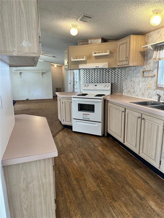 В аренду: $1,400 (2 спален, 2 ванн, 924 Квадратных фут)