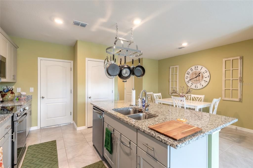 For Sale: $270,000 (2 beds, 2 baths, 1624 Square Feet)