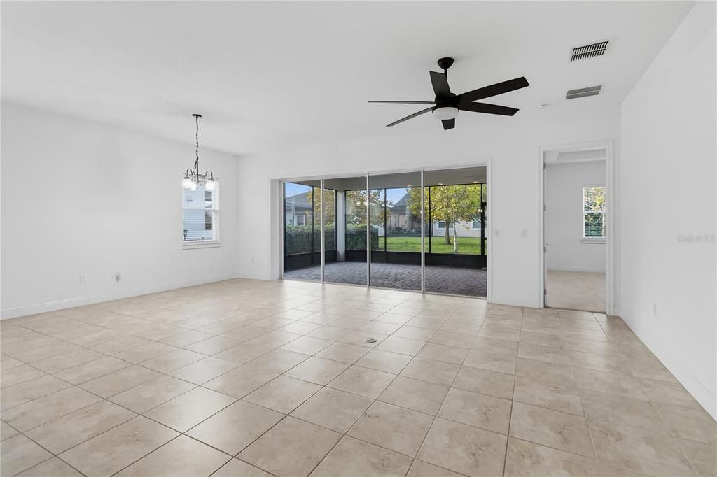 For Sale: $439,000 (3 beds, 3 baths, 2365 Square Feet)