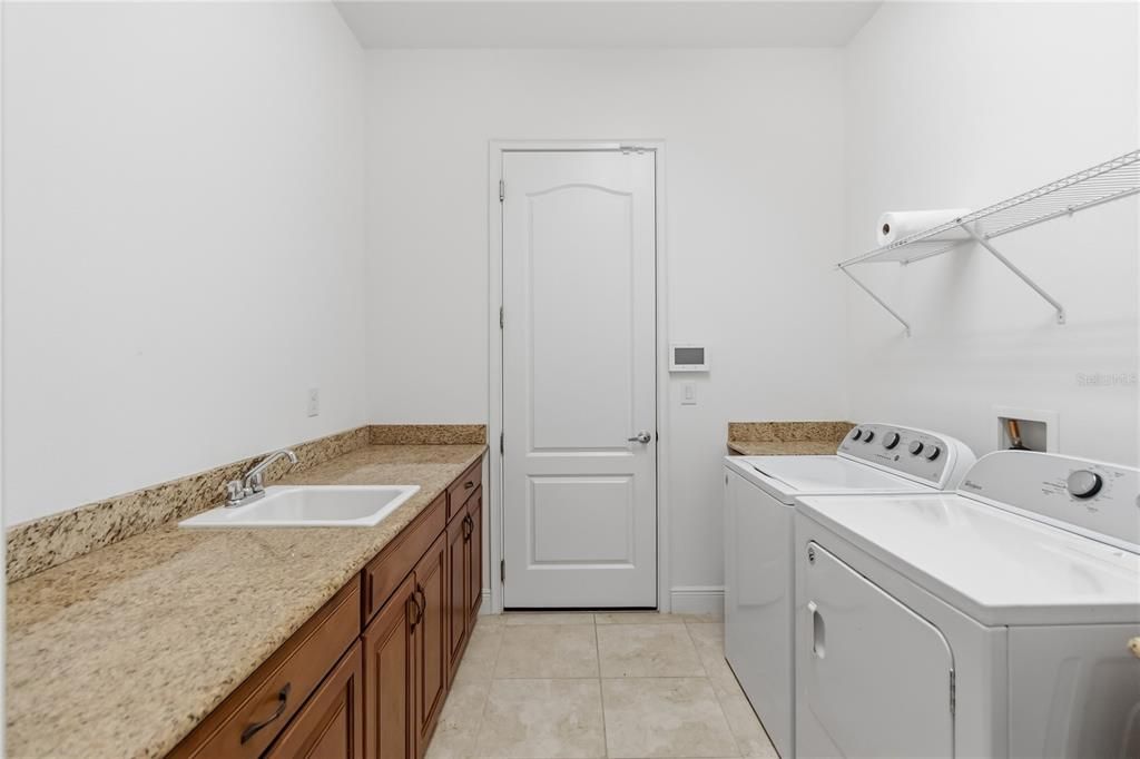 For Sale: $439,000 (3 beds, 3 baths, 2365 Square Feet)